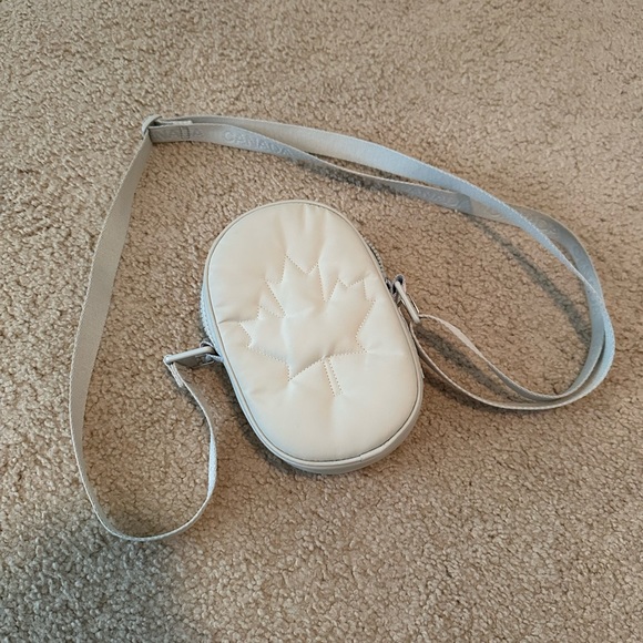 Lululemon Team Canada Olympic 2021 Legacy Crossbody Bag - Picture 3 of 4